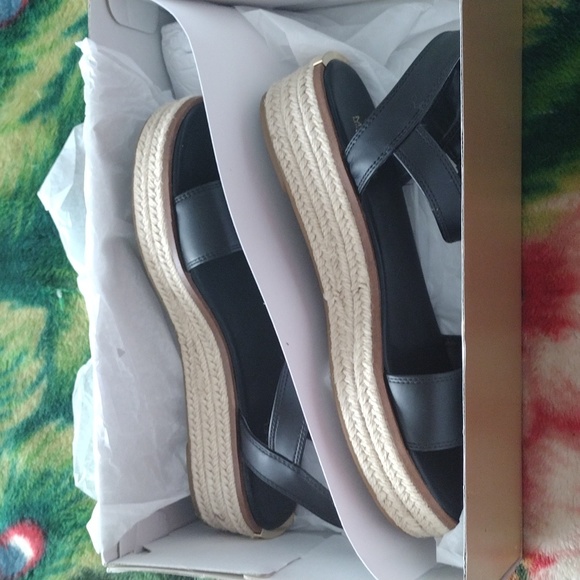 Michael kors leather shoes - Picture 2 of 5